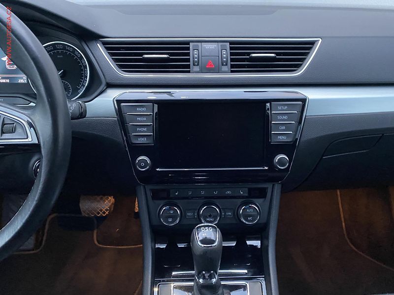 Škoda Superb (2016) 2.0 TDi, ČR, SportLine, DSG - fotka 12 z 17