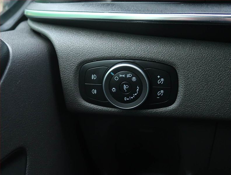 Ford Tourneo Custom (2021) Titanium 2.0 EcoBlue, ČR - fotka 22 z 25