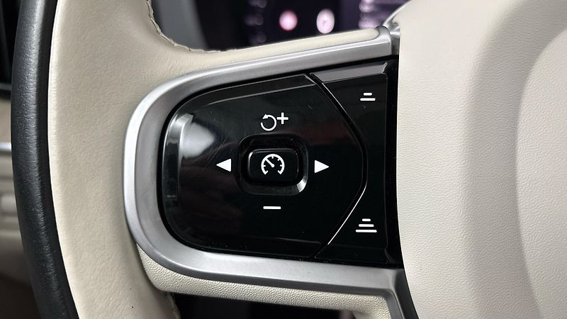 Volvo XC60 2.0 B5 AUT AWD Inscription - fotka 14 z 35