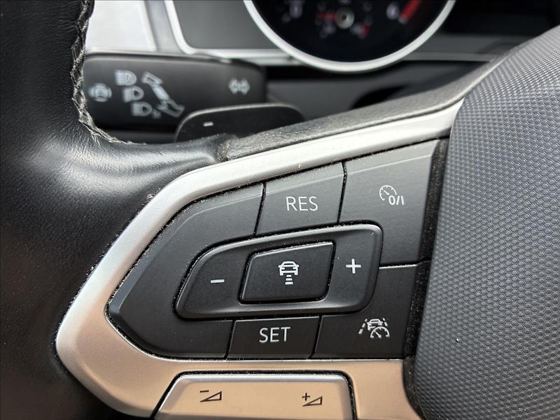 Volkswagen Passat 2,0 TAŽNÉ,IQ LIGHT,KAMERA - fotka 17 z 32