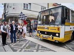 Veteránský závod Slánský okruh 2022 byl plný legend a věnovaný značce Praga.