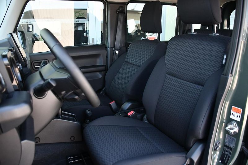 Suzuki Jimny 1,5 GLX AUTOMAT, 4X4 LONG - fotka 14 z 39