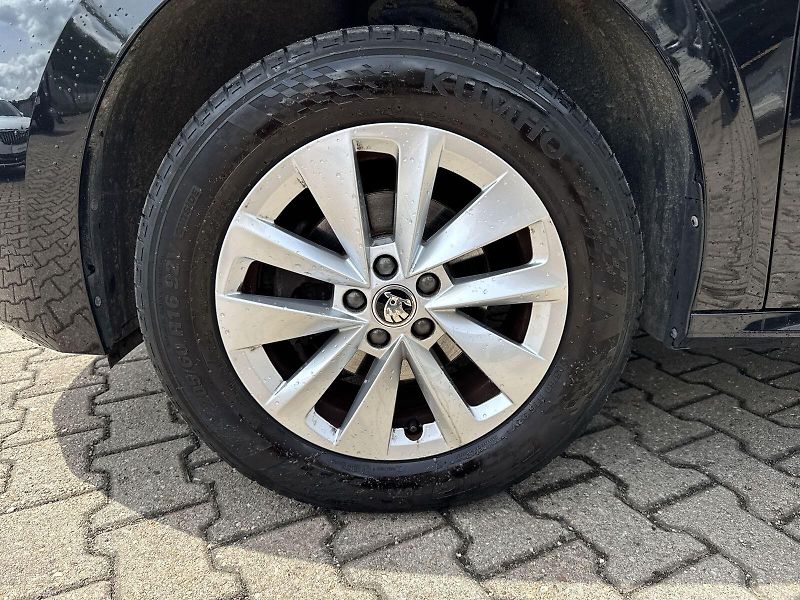 Škoda Kamiq (2022) 1.0 TSI Ambition - fotka 23 z 27