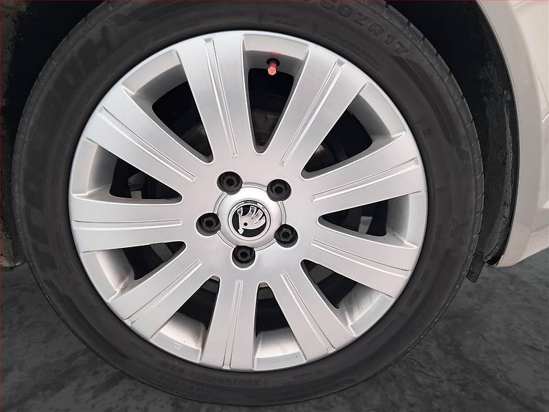 Škoda Octavia (2012) 1.4 TSI, Tempomat - fotka 15 z 17