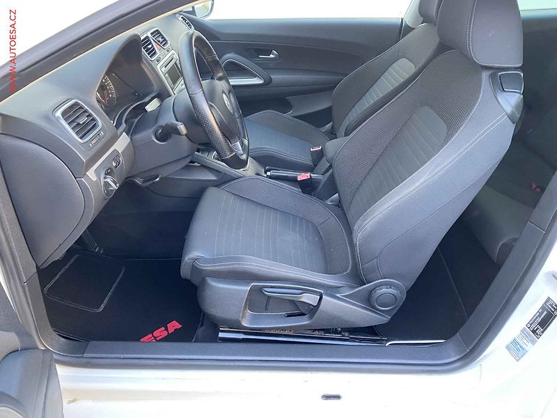 Volkswagen Scirocco (2009) 1.4TSi, Navi - fotka 9 z 15