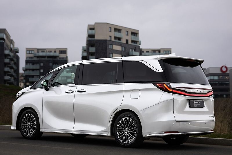 Lexus LM 350h  350H 2,5 HEV LUXURY 7 MÍST - fotka 5 z 44