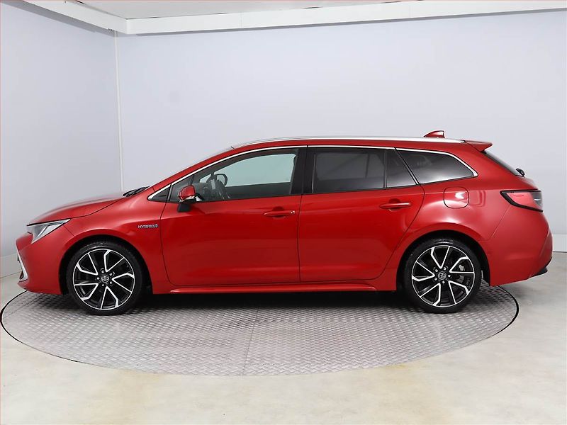 Toyota Corolla (2019) 2.0 Hybrid - fotka 3 z 21