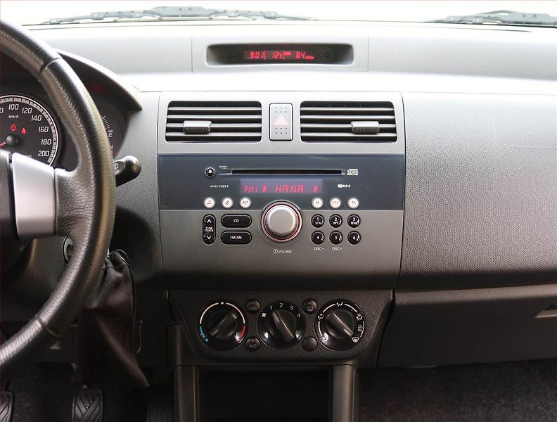 Suzuki Swift (2010) 1.3 i, Serv.kniha, nová STK - fotka 12 z 16