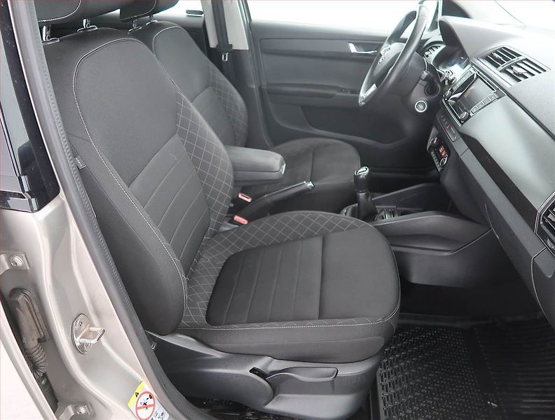 Škoda Fabia (2018) Style 1.0 TSI, Navi, Tempomat - fotka 9 z 20