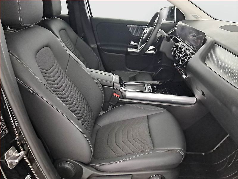 Mercedes-Benz GLA (2025) 200 - fotka 9 z 23