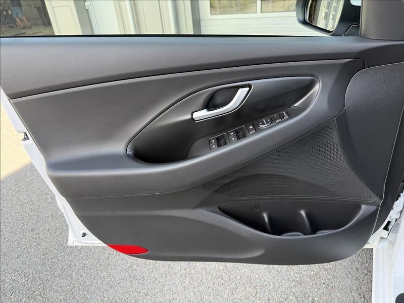 Hyundai i30 1,5 i  WG Family Comfort - fotka 9 z 23