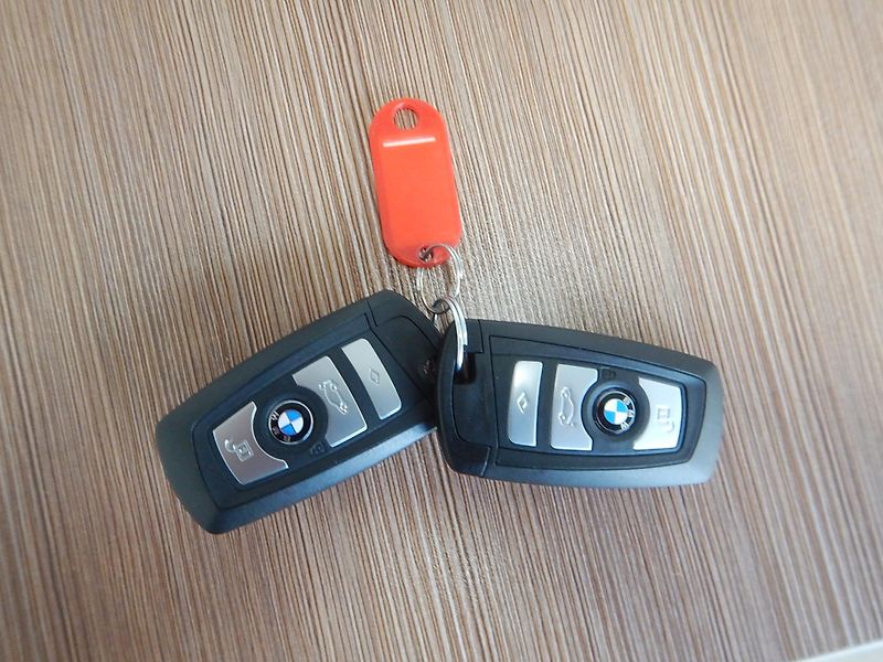 BMW Řada 5 520d XDRIVE, ČR, SERVISKA - fotka 28 z 32