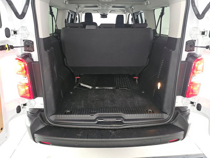 Toyota ProAce Verso (2024) 2.0D 140k L2 Combi 8 míst - fotka 27 z 27