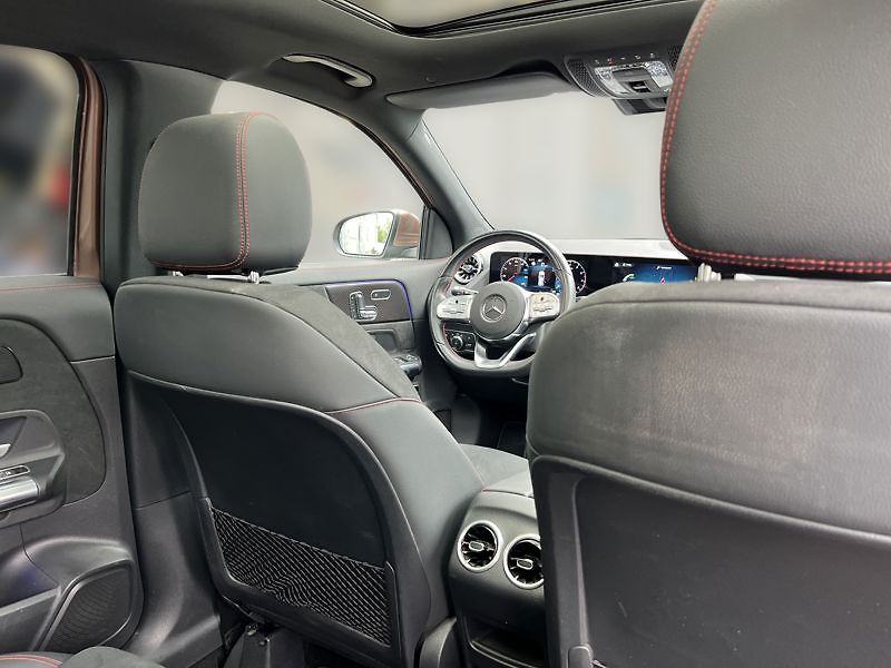 Mercedes-Benz GLA 250 4MATIC AMG Line Panorama - fotka 18 z 18