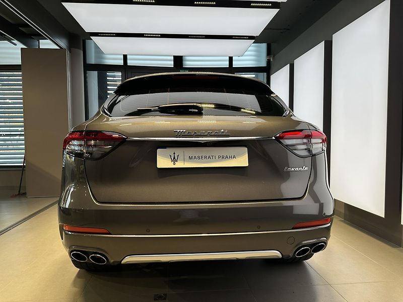 Maserati Levante (2021) GT 330HP Zegna Interior - fotka 7 z 18