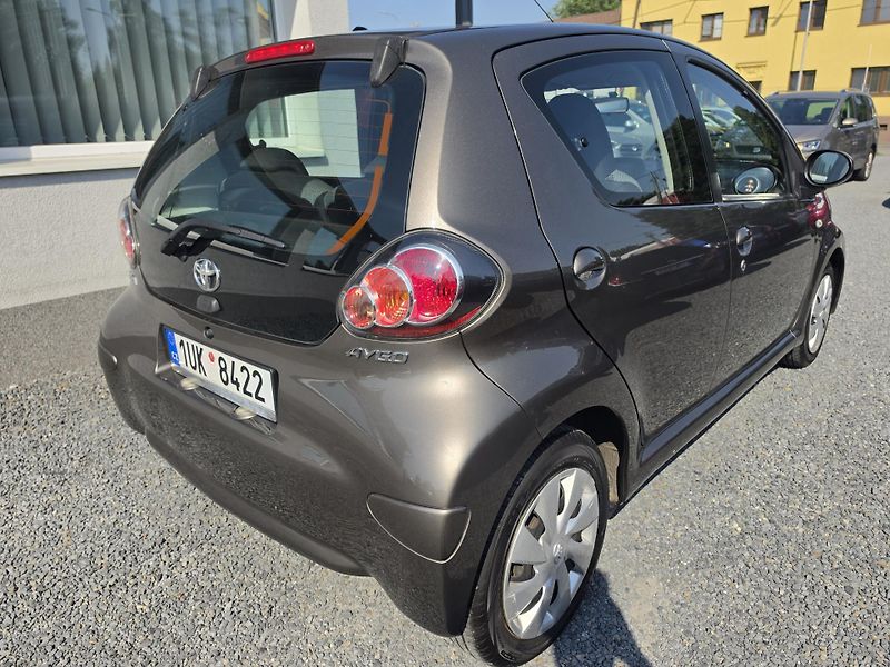 Toyota Aygo 1.0 i Navigace  Vyhřev sedadel - fotka 4 z 15