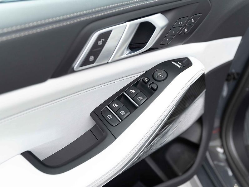 BMW X5 xDrive40d - fotka 15 z 24