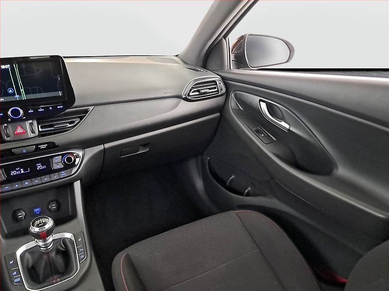 Hyundai i30 (2022) N-Line 1.5 T-GDI MHEV - fotka 8 z 21