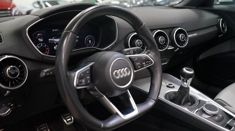 Audi TT Roadster 2.0 TDI  Manual - fotka 17 z 19