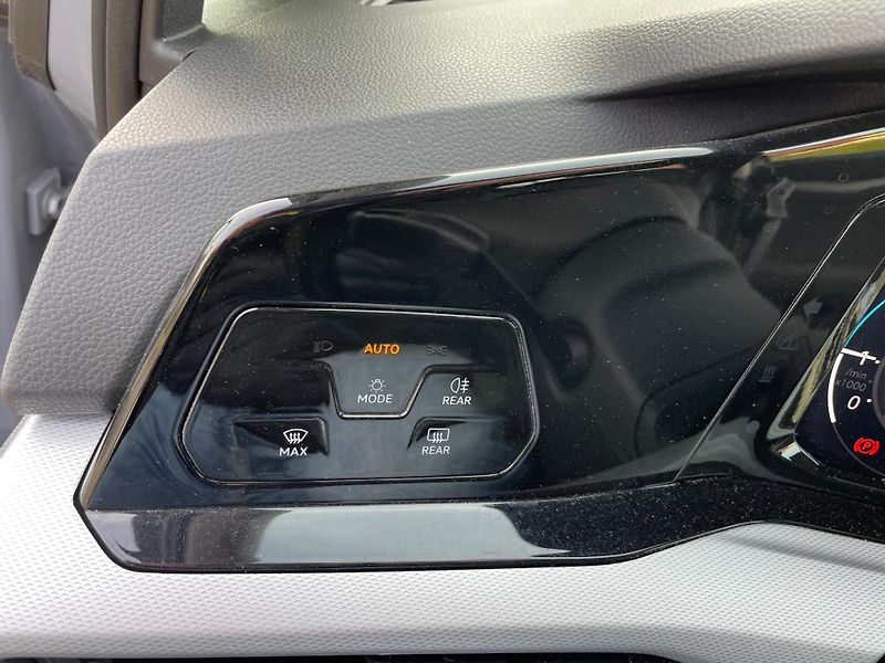 Volkswagen Golf VIII 1,0TSI - fotka 12 z 21