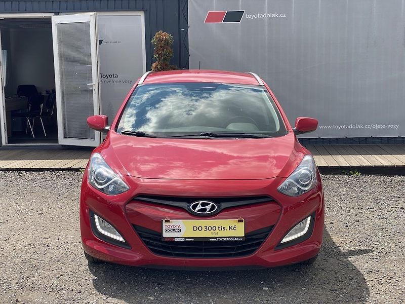 Hyundai i30 1.6i, ČR, manual, 2x kola - fotka 3 z 14