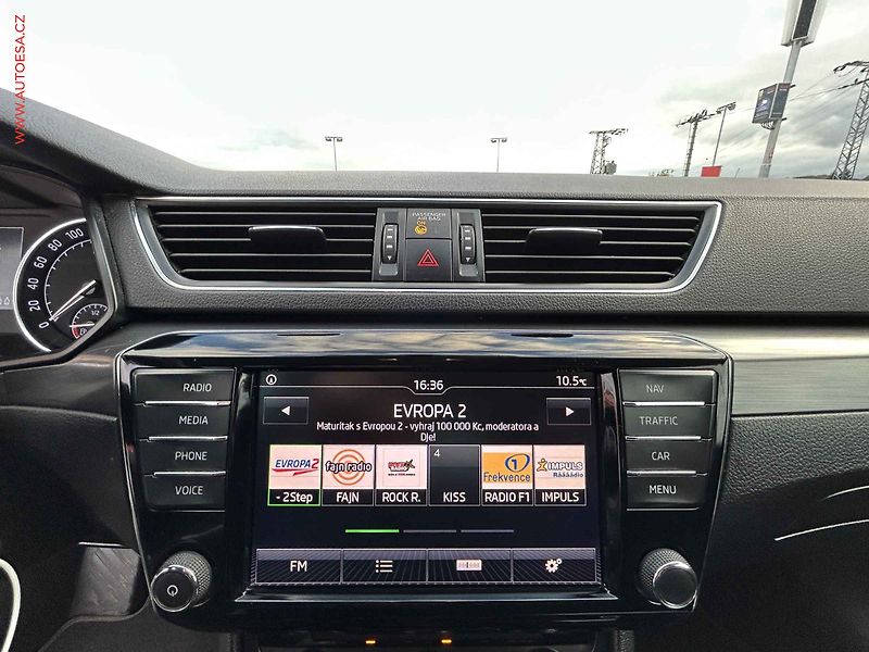 Škoda Superb (2016) 1.6 TDi, AC, výhřev sed. - fotka 15 z 19