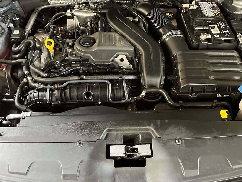 Škoda Karoq (2023) 1.5 TSI Sportline - fotka 17 z 20
