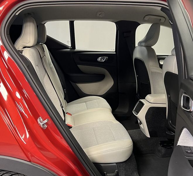 Volvo XC40 D3 AT AWD Momentum - fotka 14 z 18