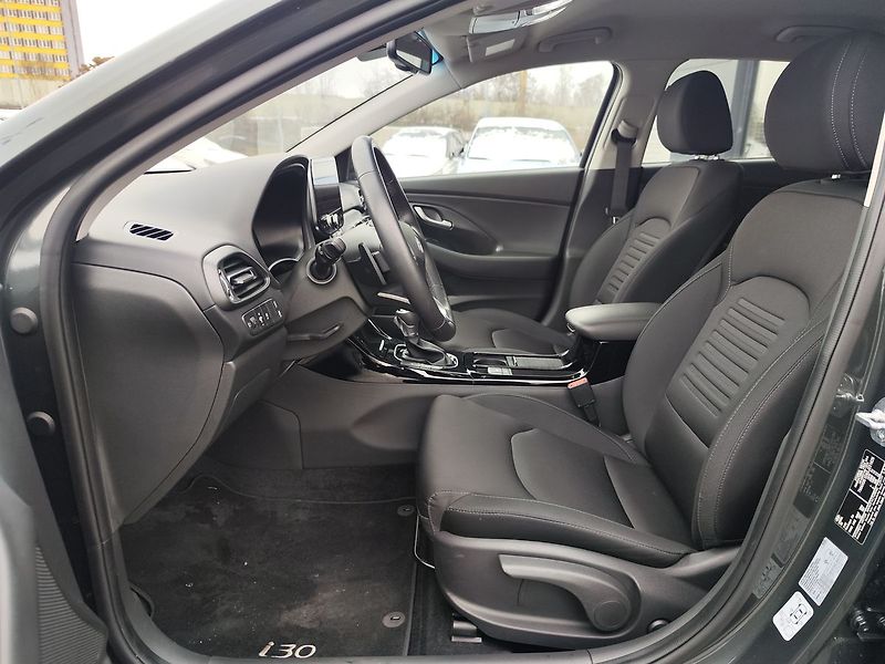 Hyundai i30 1.5 T-GDI/103kW Style DCT - fotka 14 z 33