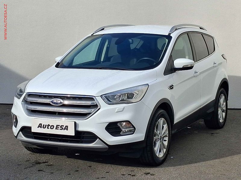 Ford Kuga (2019) 1.5 EB, 1.maj,ČR, Titanium - fotka 3 z 20