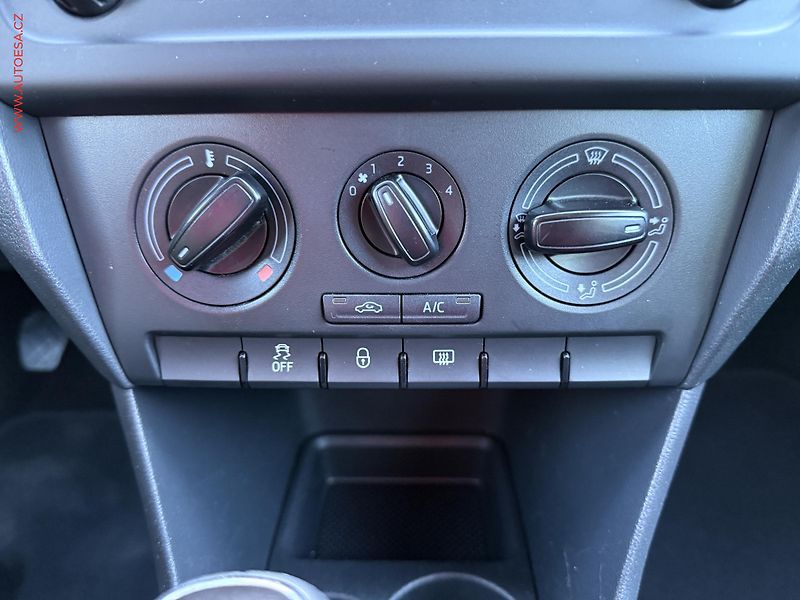 Škoda Rapid (2014) 1.2TSi, 2.maj,ČR, Fresh - fotka 14 z 16