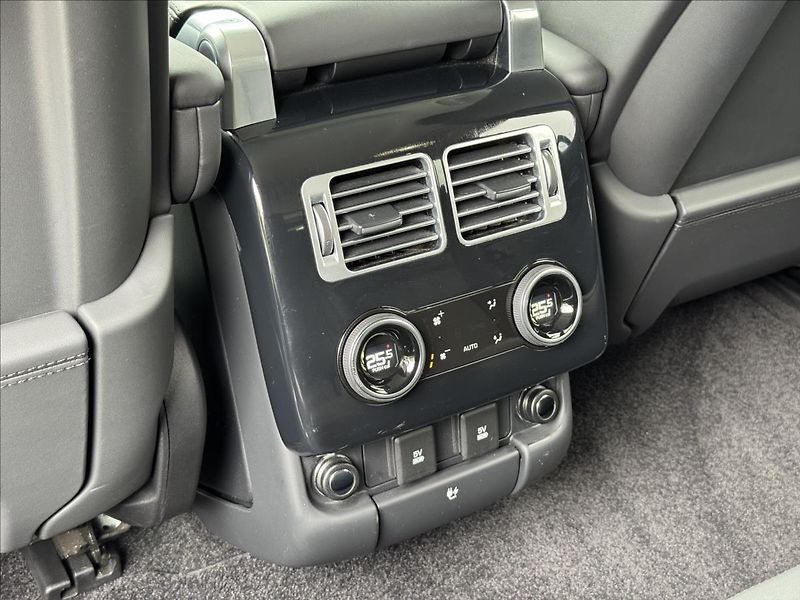 Land Rover Range Rover 4,4 SDV8 VOGUE AWD ČR DPH - fotka 32 z 38