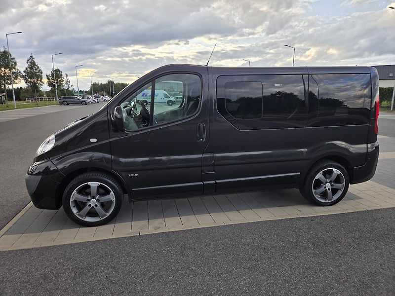 Opel Vivaro (2011) 2.5 CDTI Tour Cosmo - fotka 3 z 35