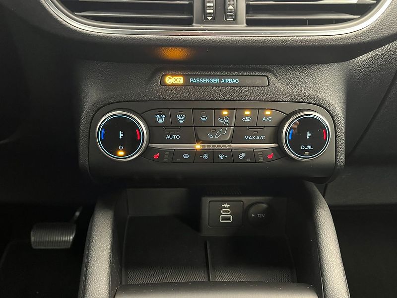 Ford Kuga 2.5 HEV 4x4 Titanium - fotka 29 z 49