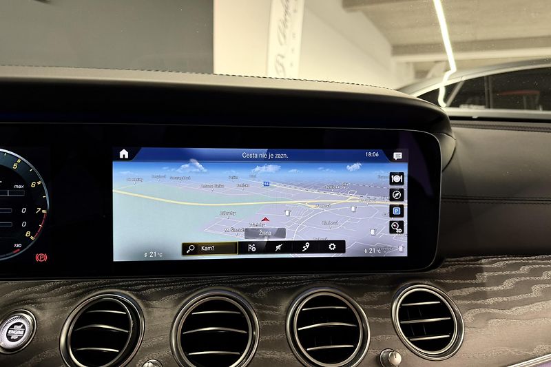 Mercedes-Benz Třídy E (2021) E 63s AMG 4Matic+ V8 Biturbo - fotka 73 z 124