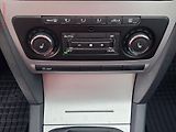 Škoda Octavia (2010) 1.6 TDi, 2.maj,ČR, AC, park - náhled 15