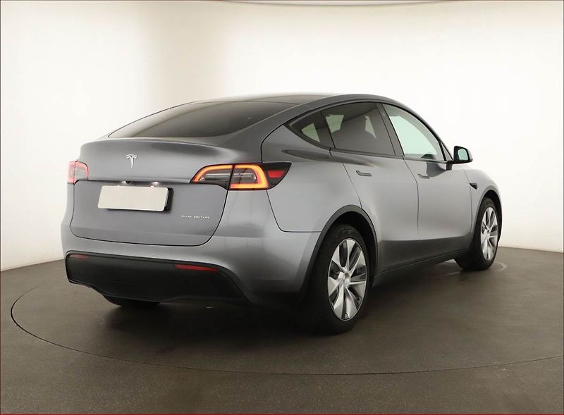 Tesla Model Y (2023) Long Range AWD 79kWh, SoH 92% - fotka 5 z 26