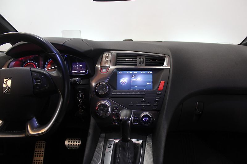 Citroën DS5 (2013) 2.0HDI Automat 120kW Navi ČR - fotka 25 z 36