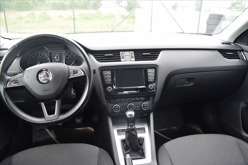 Škoda Octavia 1,6 TDI 81KW PO ROZVODECH - fotka 27 z 48