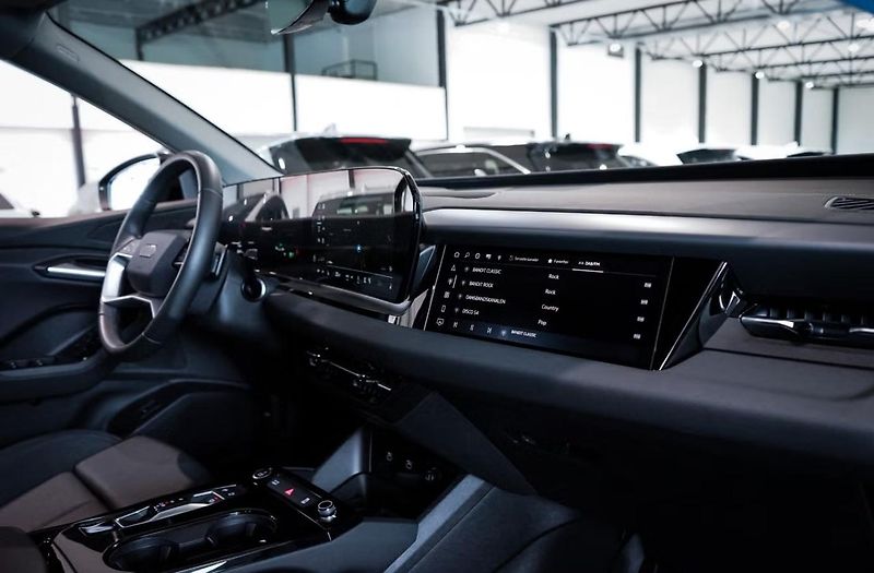 Audi Q6 e-tron Q 360kam Tažné Auto. Park. - fotka 33 z 38