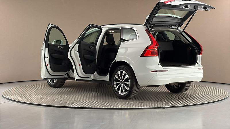 Volvo XC60 2.0 B4 AUT AWD Momentum Pro - fotka 7 z 28