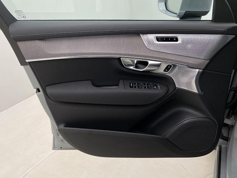 Volvo XC90 (2026) T8 AWD Plug-in BRIGHT ULTRA - fotka 8 z 75