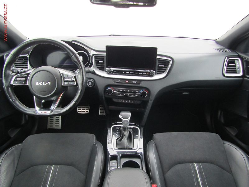 Kia Ceed (2022) 1.5 T-GDi, ČR, GT Line, AT - fotka 8 z 22