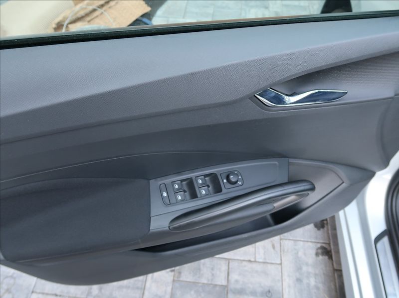 Škoda Fabia 1,0 TSi,70kW,1majČR,Serv.kn. - fotka 19 z 25