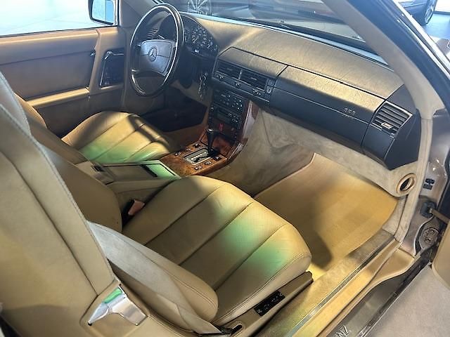 Mercedes-Benz SL (1990) 500 kabriolet - fotka 16 z 26