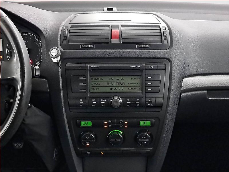Škoda Octavia (2007) 2.0 TDI, Serv.kniha, nová STK - fotka 12 z 15