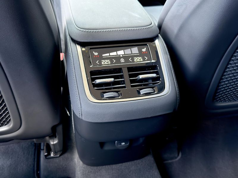 Volvo XC90 B5 AWD PLUS BRIGHT // 7M +kola - fotka 15 z 52