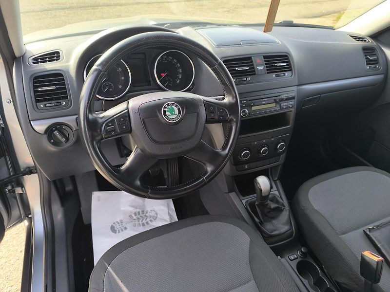 Škoda Yeti (2010) 1.2 TSI  DOLOŽENÉ KM - fotka 17 z 27