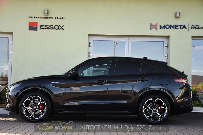 Alfa Romeo Stelvio 2,2 D 16V 210k Veloce AT8-Q4 - fotka 2 z 55