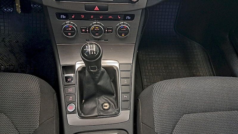 Volkswagen Passat (2012) VARIANT CL 2,0 TDI BMT 6G - fotka 20 z 23